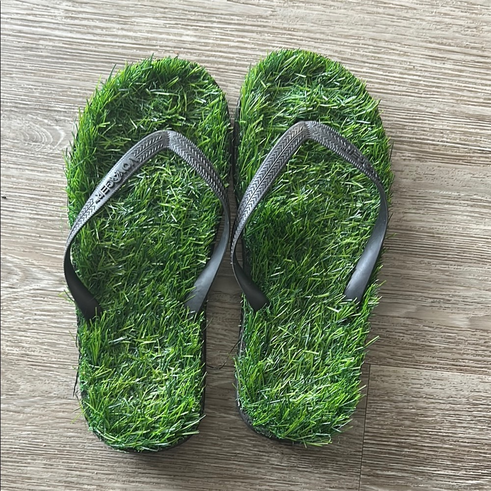 Green Grass novelty Flip Flops- size 11